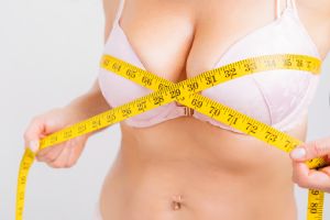 The techniques used today in the context of a breast reduction in Belgium offer exceptional results, up to the absence of scar. The team at MaClinic, an expert in breast surgeries in Brussels, talks about it in this article.